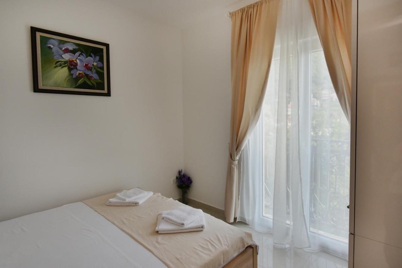 Julia Apartment *